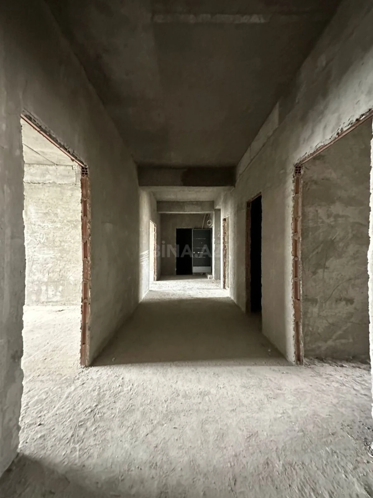 Satılır 5 otaqlı mənzil 206 m²