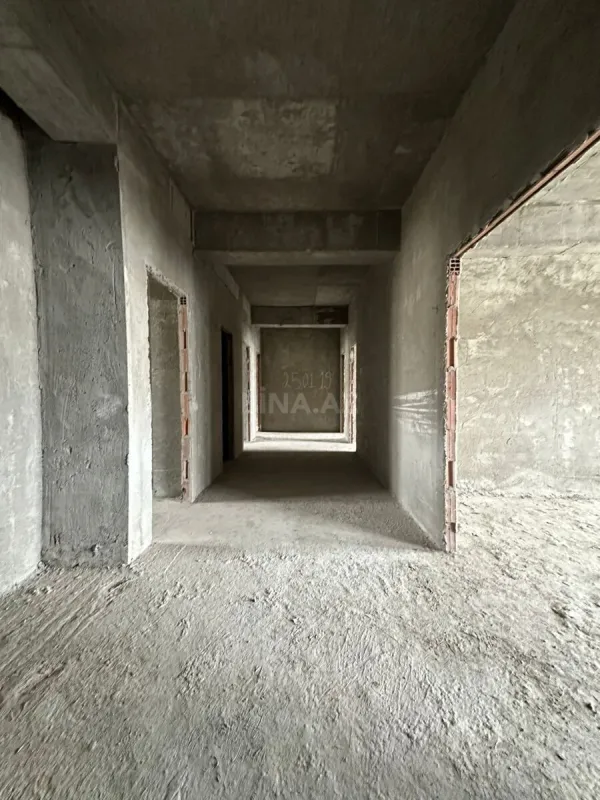 Satılır 5 otaqlı mənzil 206 m²