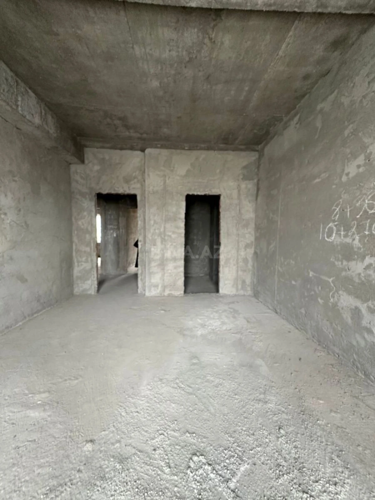 Satılır 5 otaqlı mənzil 206 m²