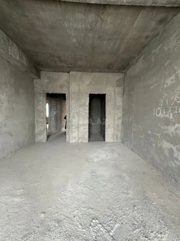 Satılır 5 otaqlı mənzil 206 m²