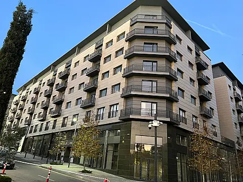 Satılır 5 otaqlı mənzil 206 m²