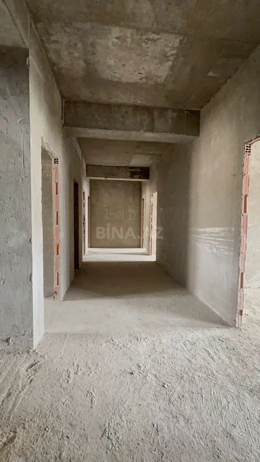 Satılır 5 otaqlı mənzil 206 m²