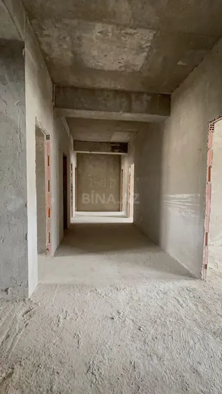 Satılır 5 otaqlı mənzil 206 m²