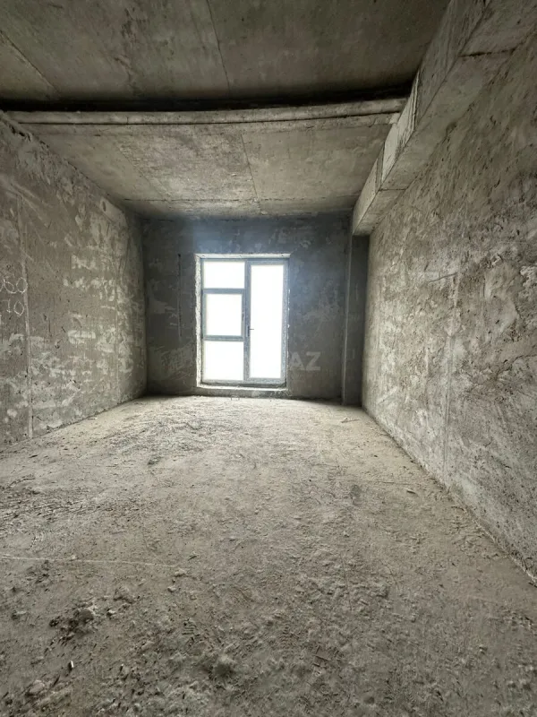 Satılır 5 otaqlı mənzil 206 m²