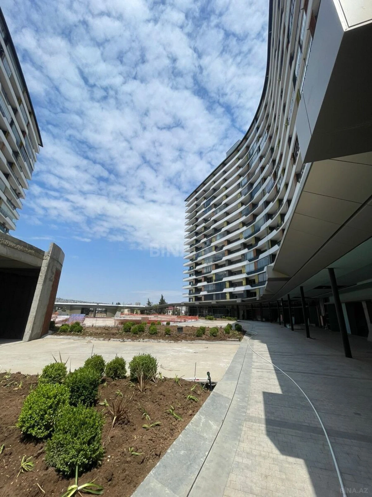 Satılır 3 otaqlı mənzil 115 m²