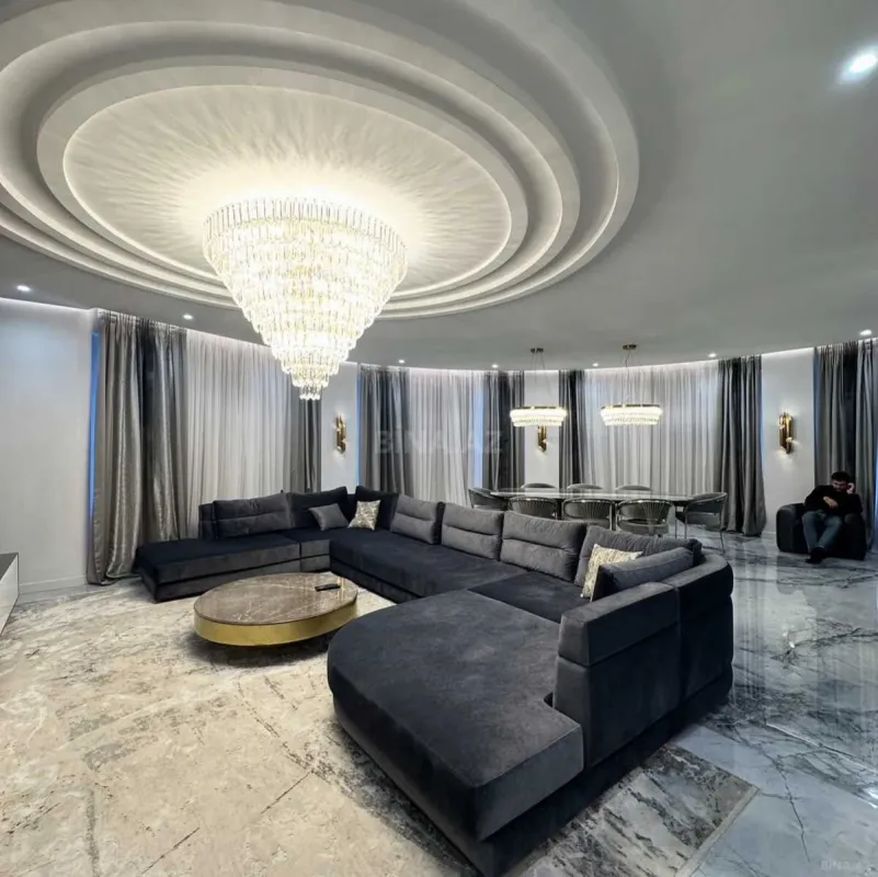 Satılır 5 otaqlı mənzil 213 m²