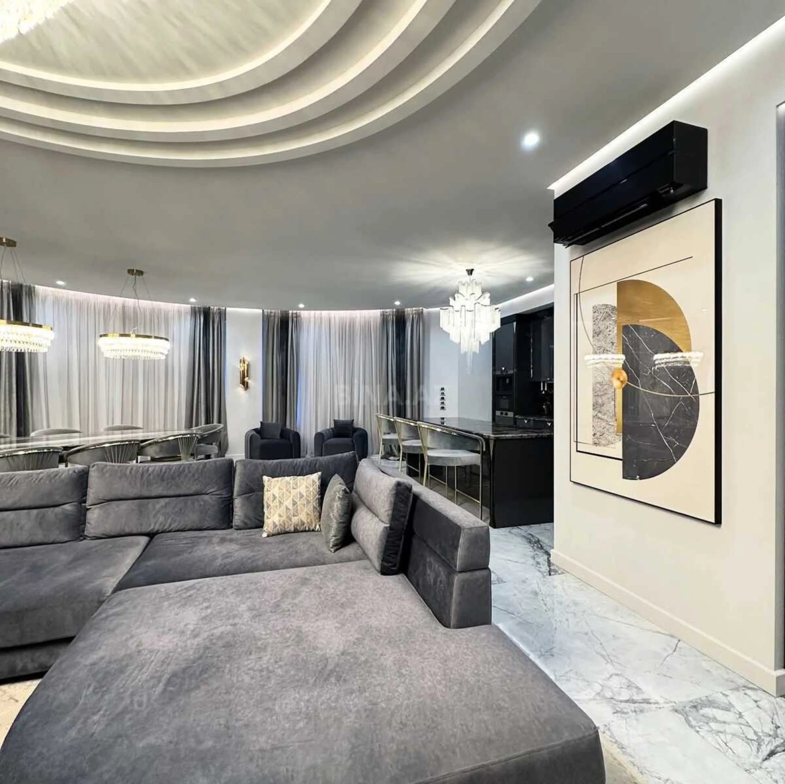 Satılır 5 otaqlı mənzil 213 m²