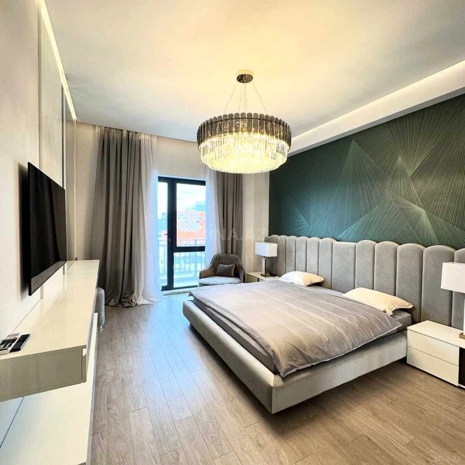 Satılır 5 otaqlı mənzil 213 m²