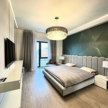 Satılır 5 otaqlı mənzil 213 m²