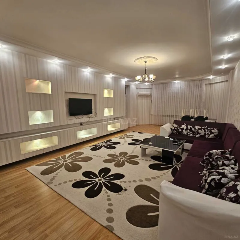 Kirayə verilir 3 otaqlı mənzil 190 m²