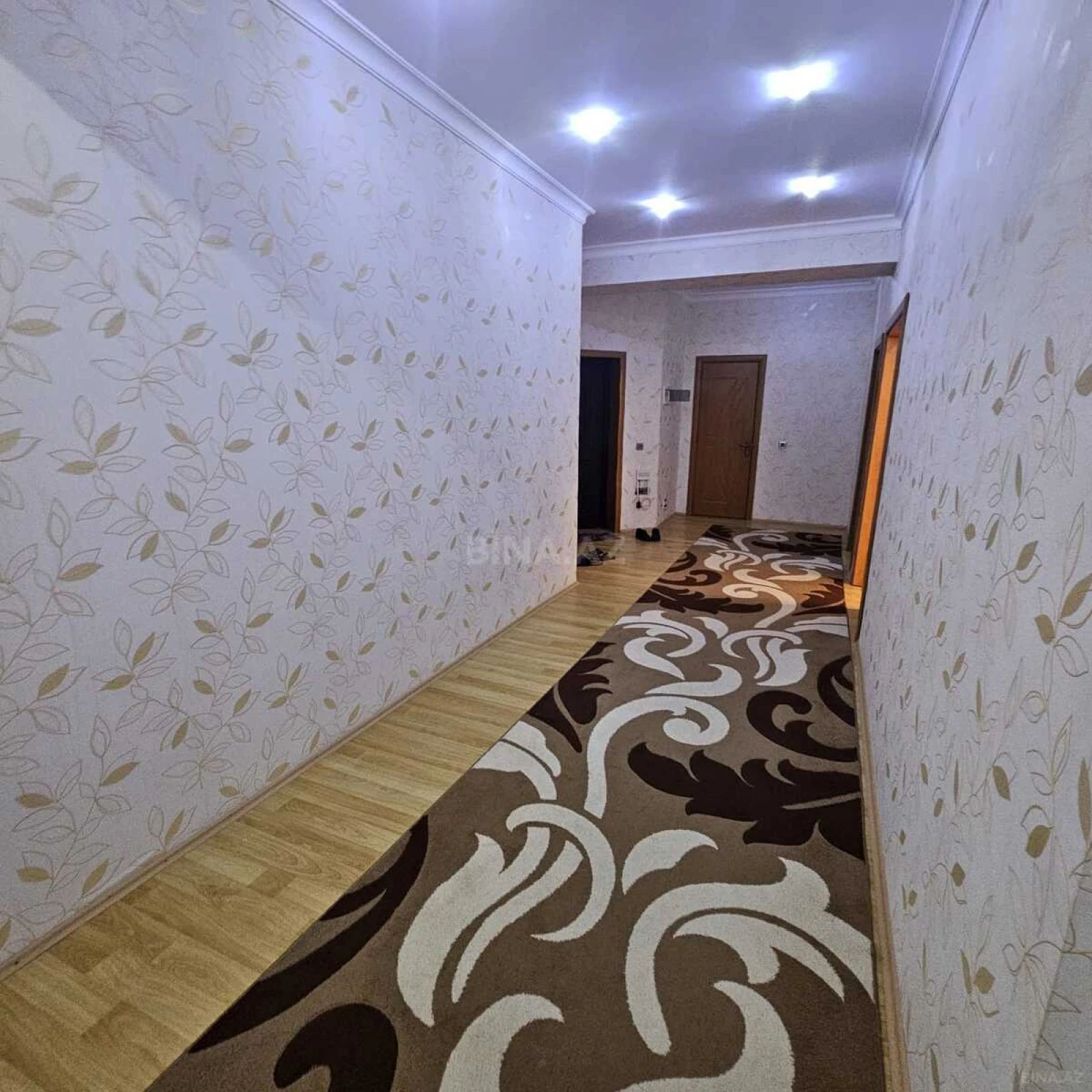 Kirayə verilir 3 otaqlı mənzil 190 m²