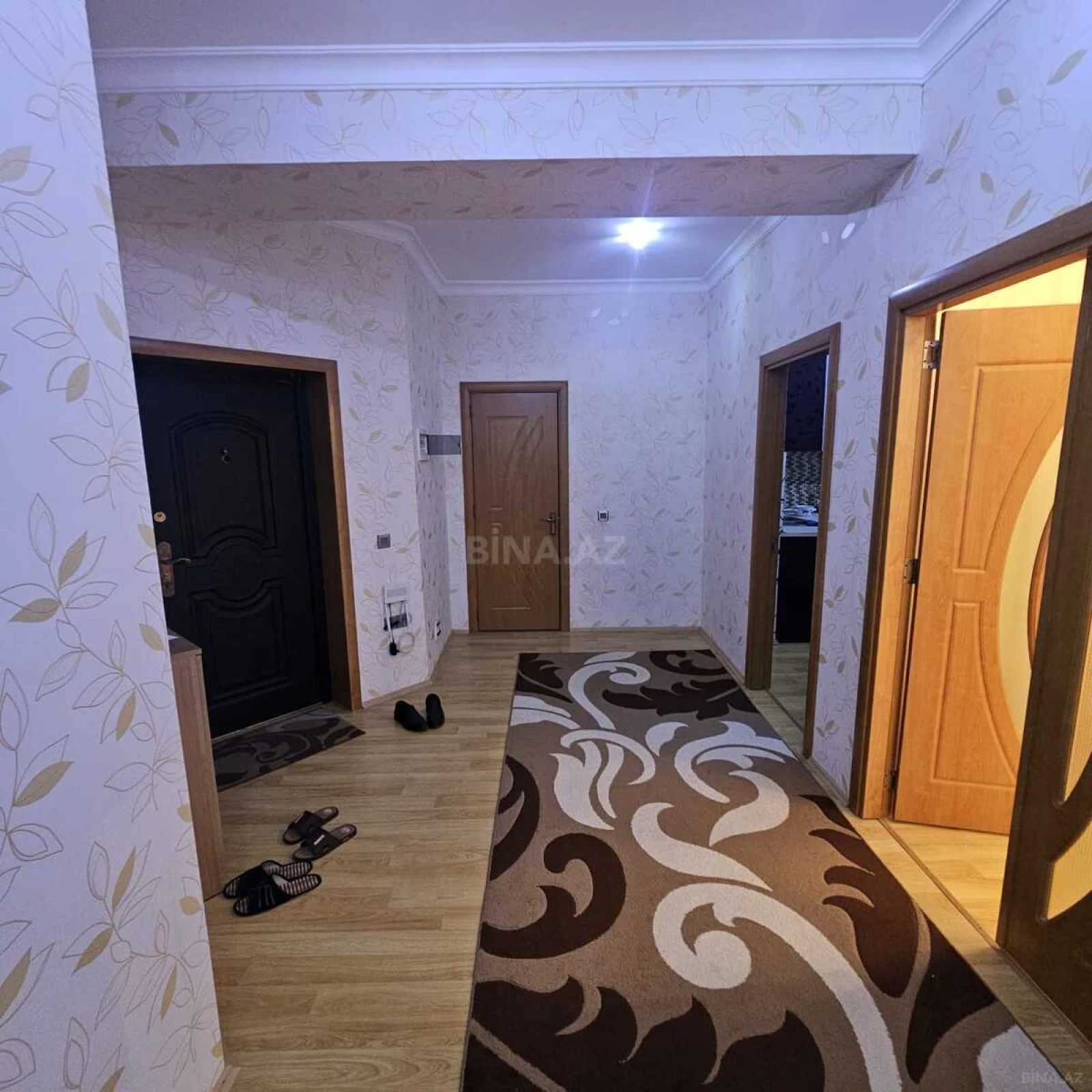 Kirayə verilir 3 otaqlı mənzil 190 m²