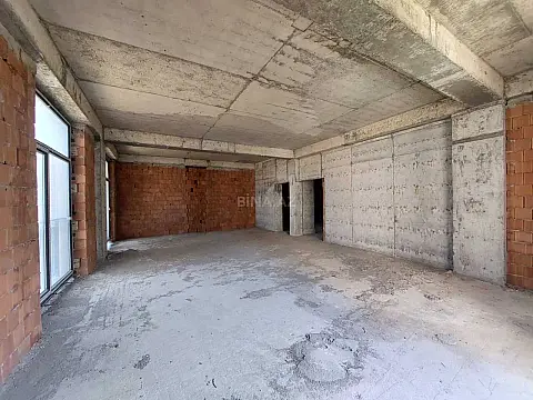 Satılır 3 otaqlı mənzil 121 m²