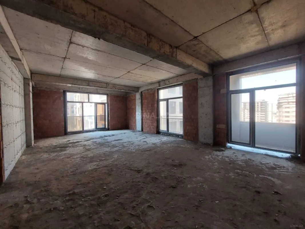 Satılır 3 otaqlı mənzil 121 m²