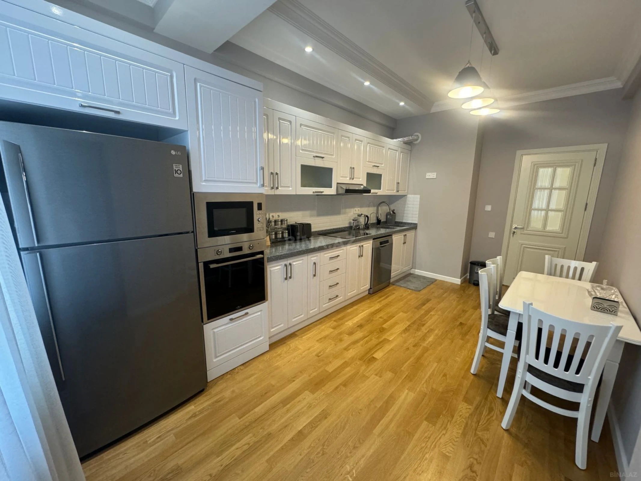 Kirayə verilir 3 otaqlı mənzil 130 m²