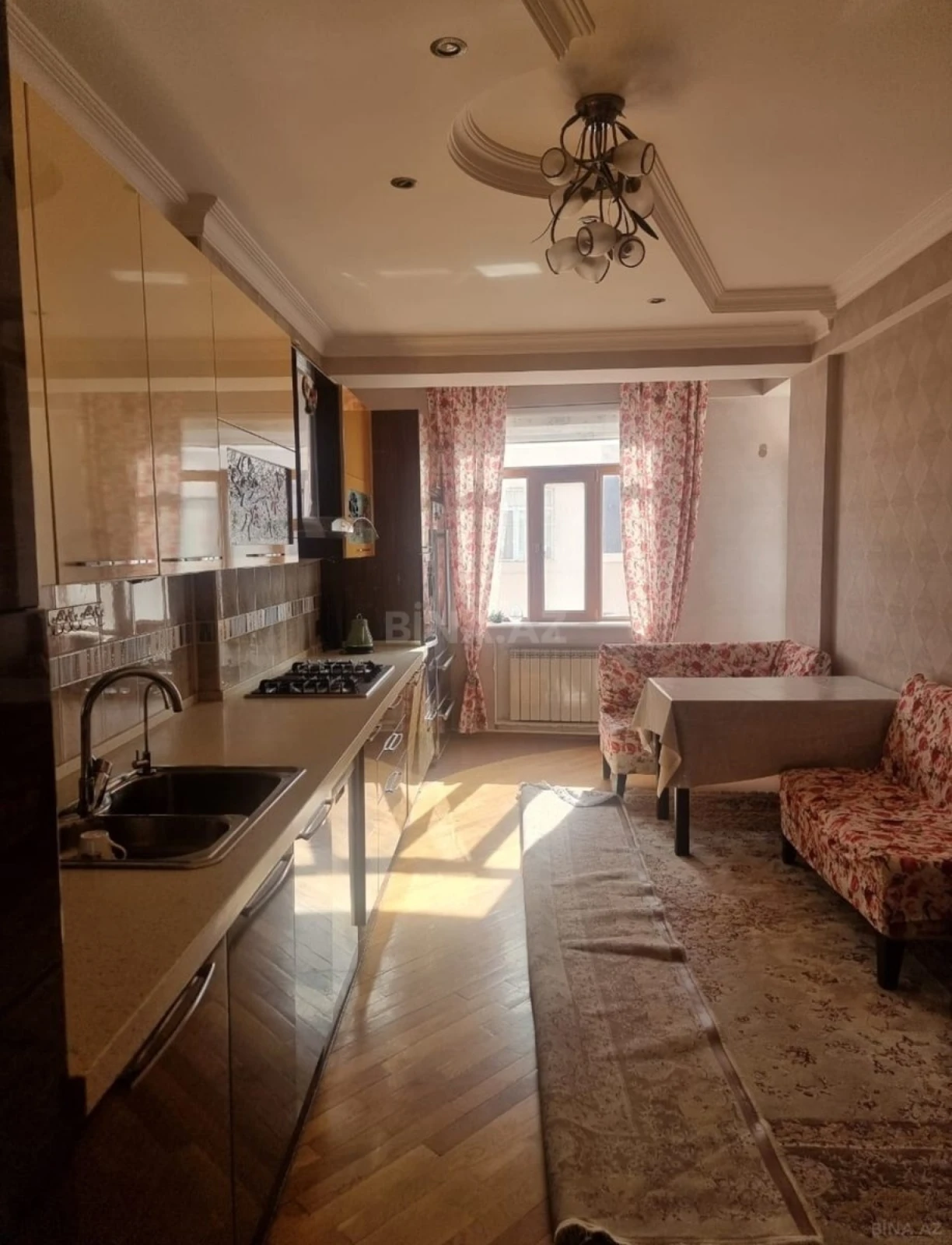 Satılır 4 otaqlı mənzil 179 m²