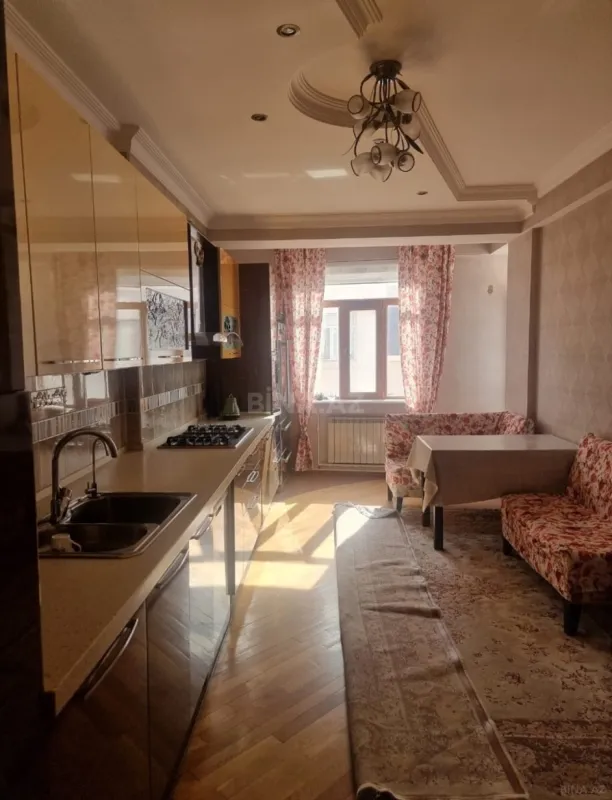 Satılır 4 otaqlı mənzil 179 m²