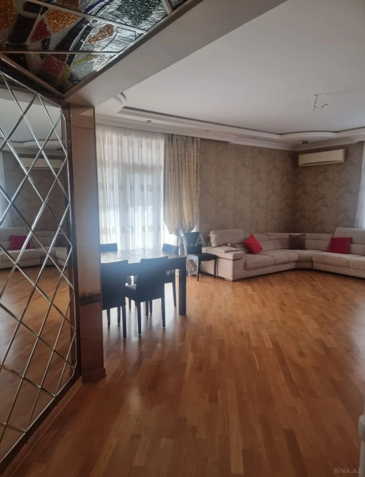 Satılır 4 otaqlı mənzil 179 m²