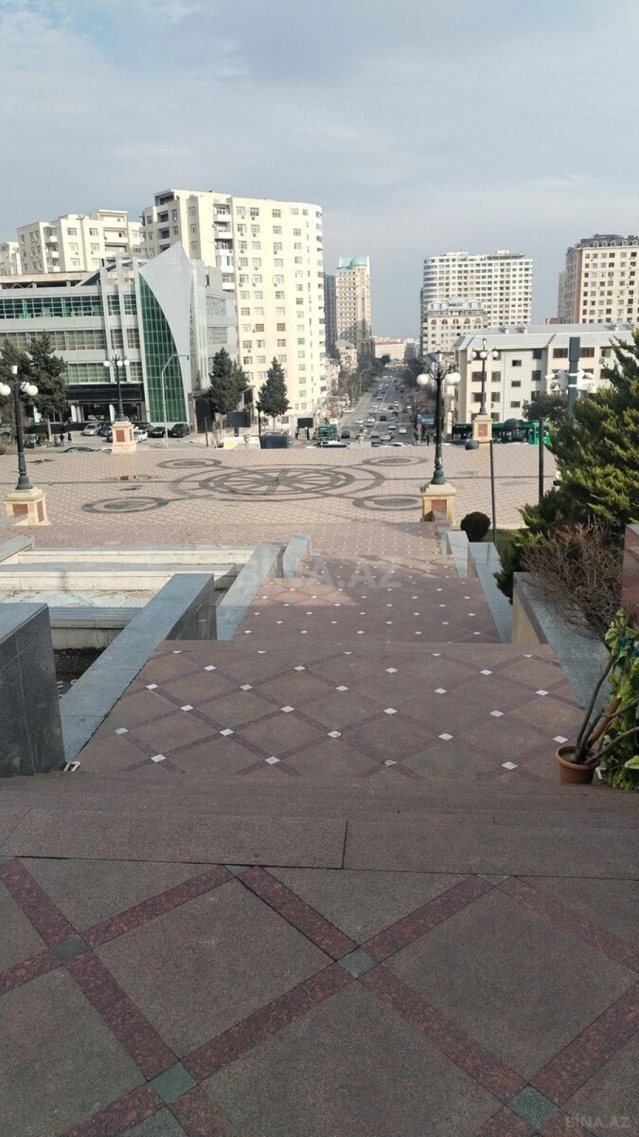 Satılır 4 otaqlı mənzil 179 m²