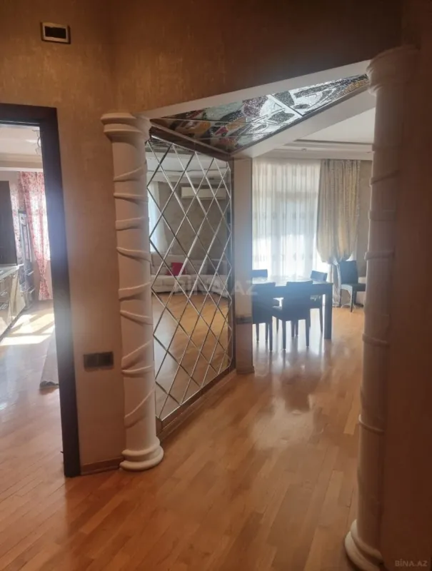 Satılır 4 otaqlı mənzil 179 m²