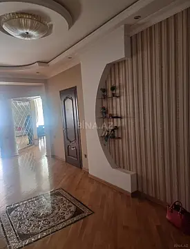 Satılır 4 otaqlı mənzil 179 m²