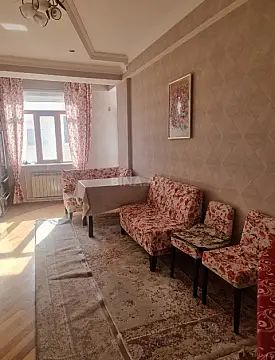 Satılır 4 otaqlı mənzil 179 m²