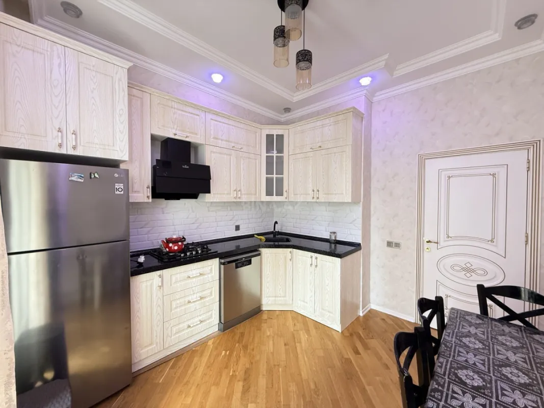Kirayə verilir 2 otaqlı mənzil 69 m²