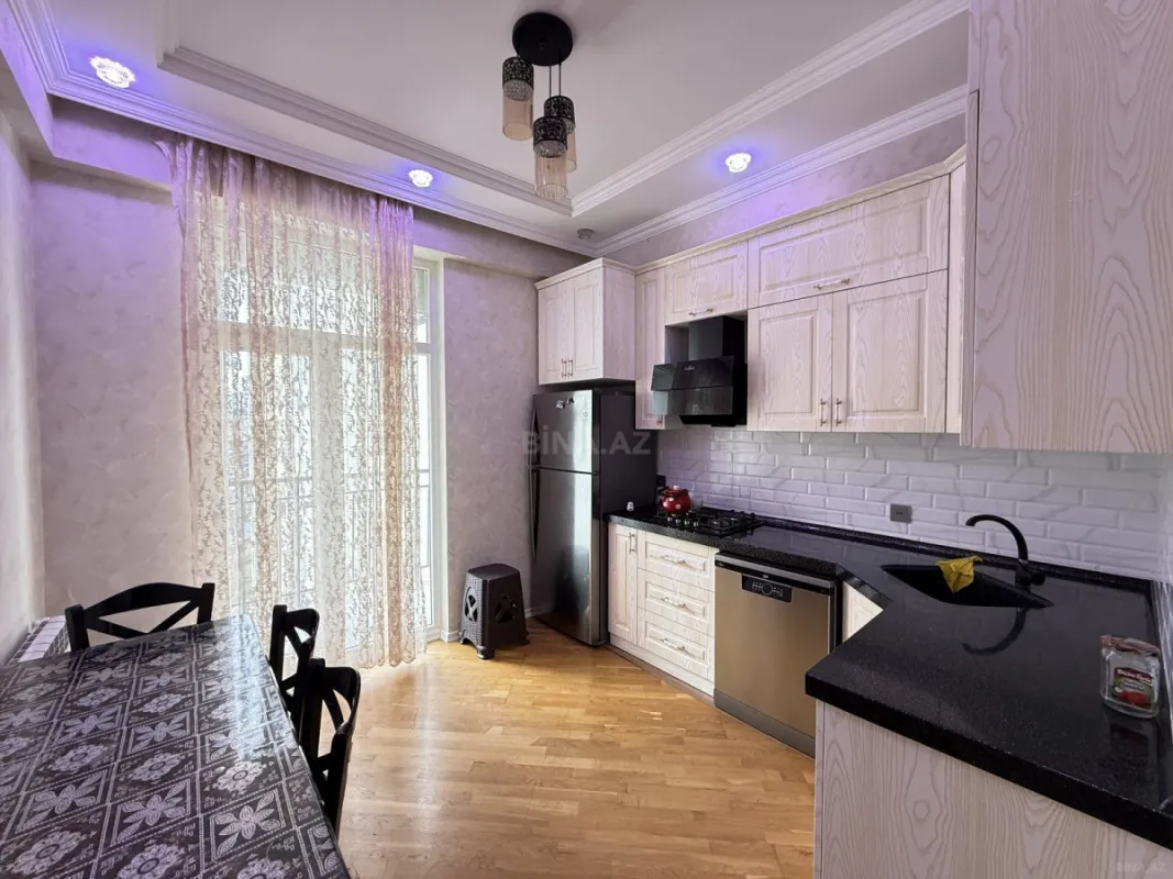 Kirayə verilir 2 otaqlı mənzil 69 m²