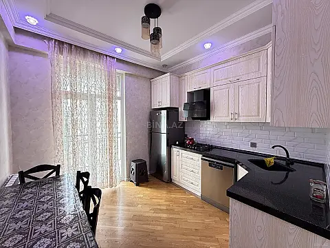 Kirayə verilir 2 otaqlı mənzil 69 m²