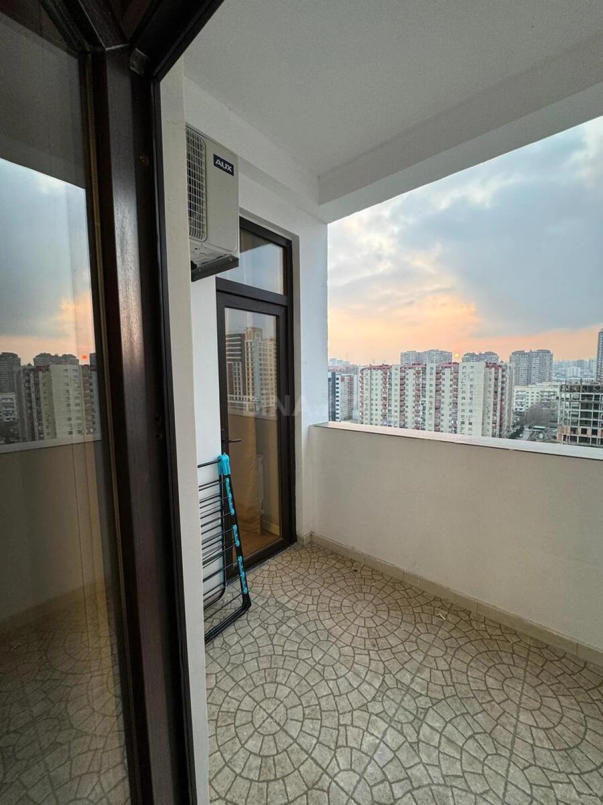 Kirayə verilir 2 otaqlı mənzil 70 m²