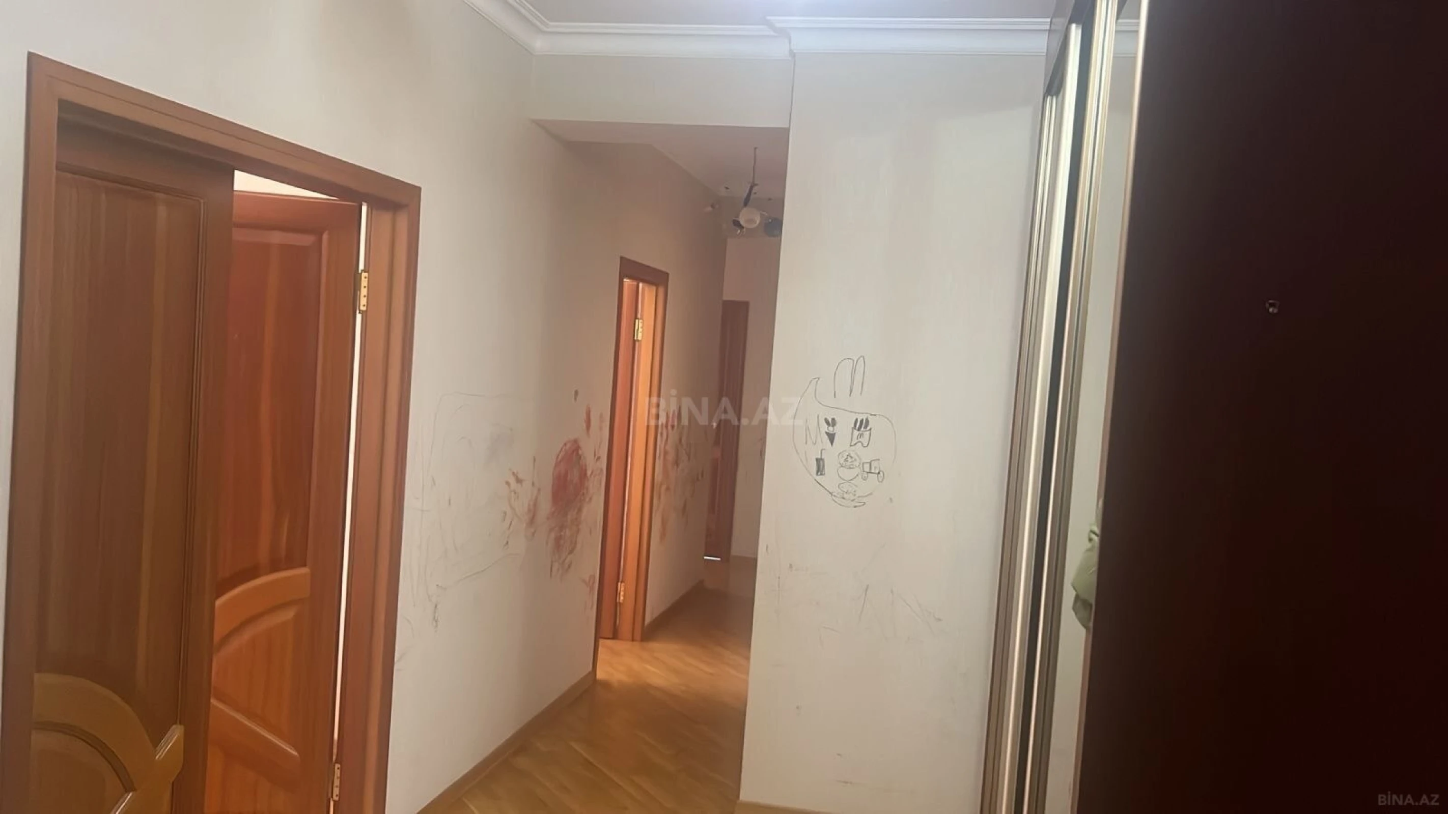 Satılır 4 otaqlı mənzil 124 m²