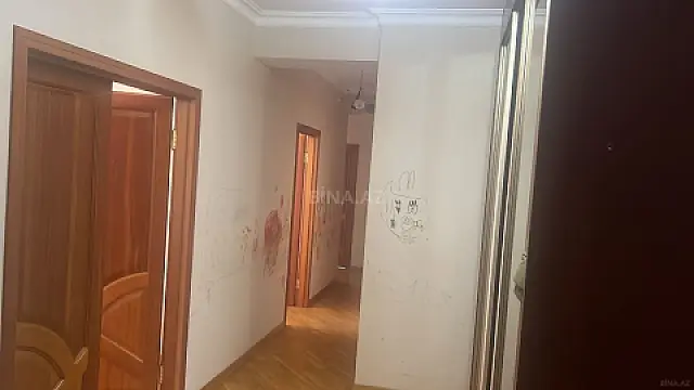 Satılır 4 otaqlı mənzil 124 m²