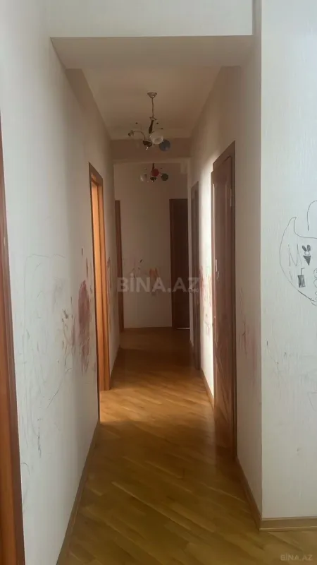 Satılır 4 otaqlı mənzil 124 m²