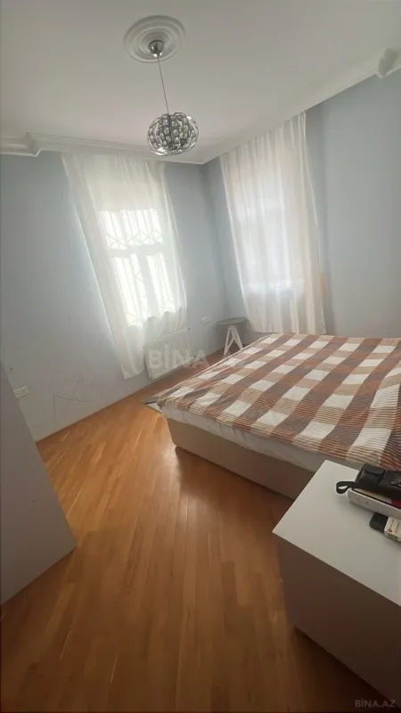Satılır 4 otaqlı mənzil 124 m²