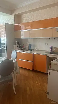 Satılır 4 otaqlı mənzil 124 m²