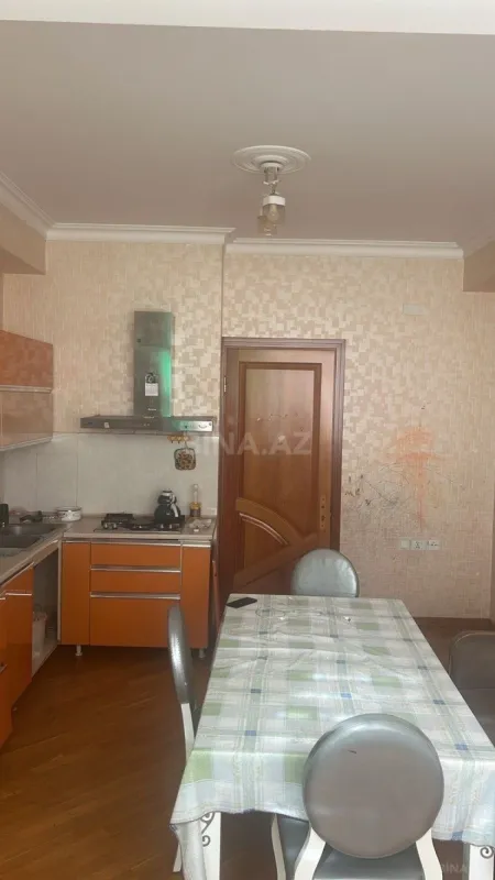 Satılır 4 otaqlı mənzil 124 m²