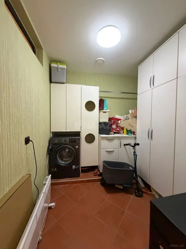 Satılır 5 otaqlı mənzil 250 m²