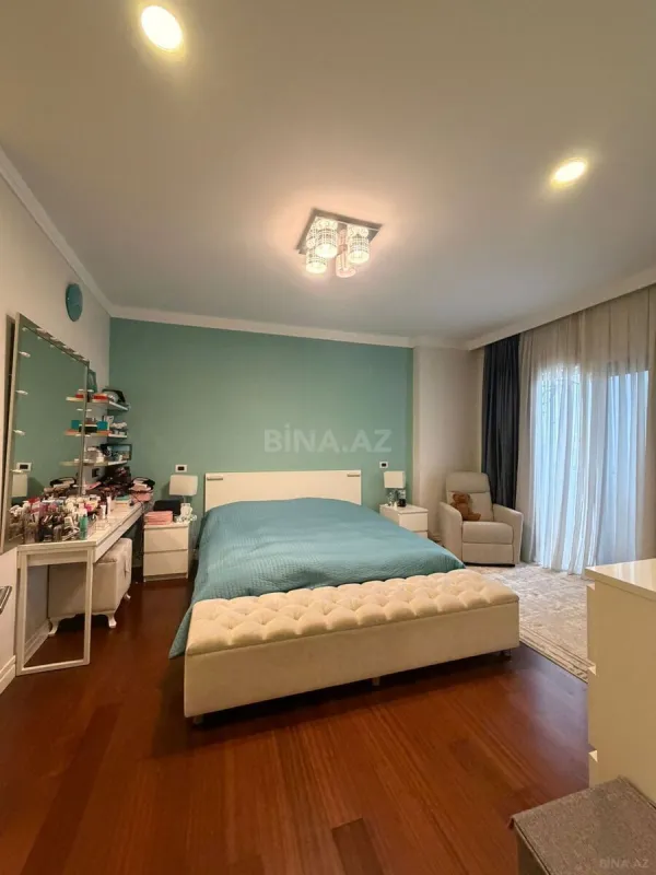 Satılır 5 otaqlı mənzil 250 m²