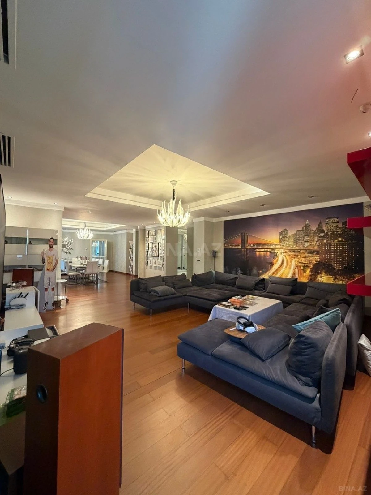 Satılır 5 otaqlı mənzil 250 m²