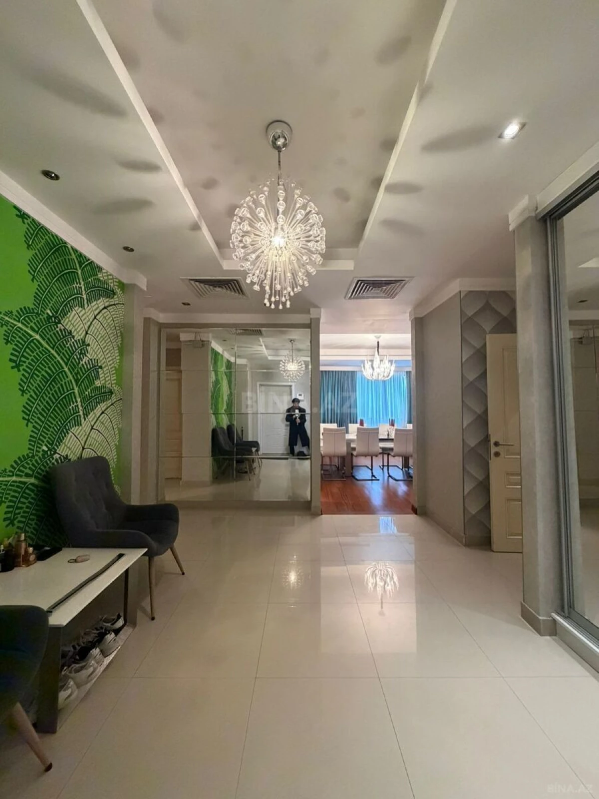 Satılır 5 otaqlı mənzil 250 m²
