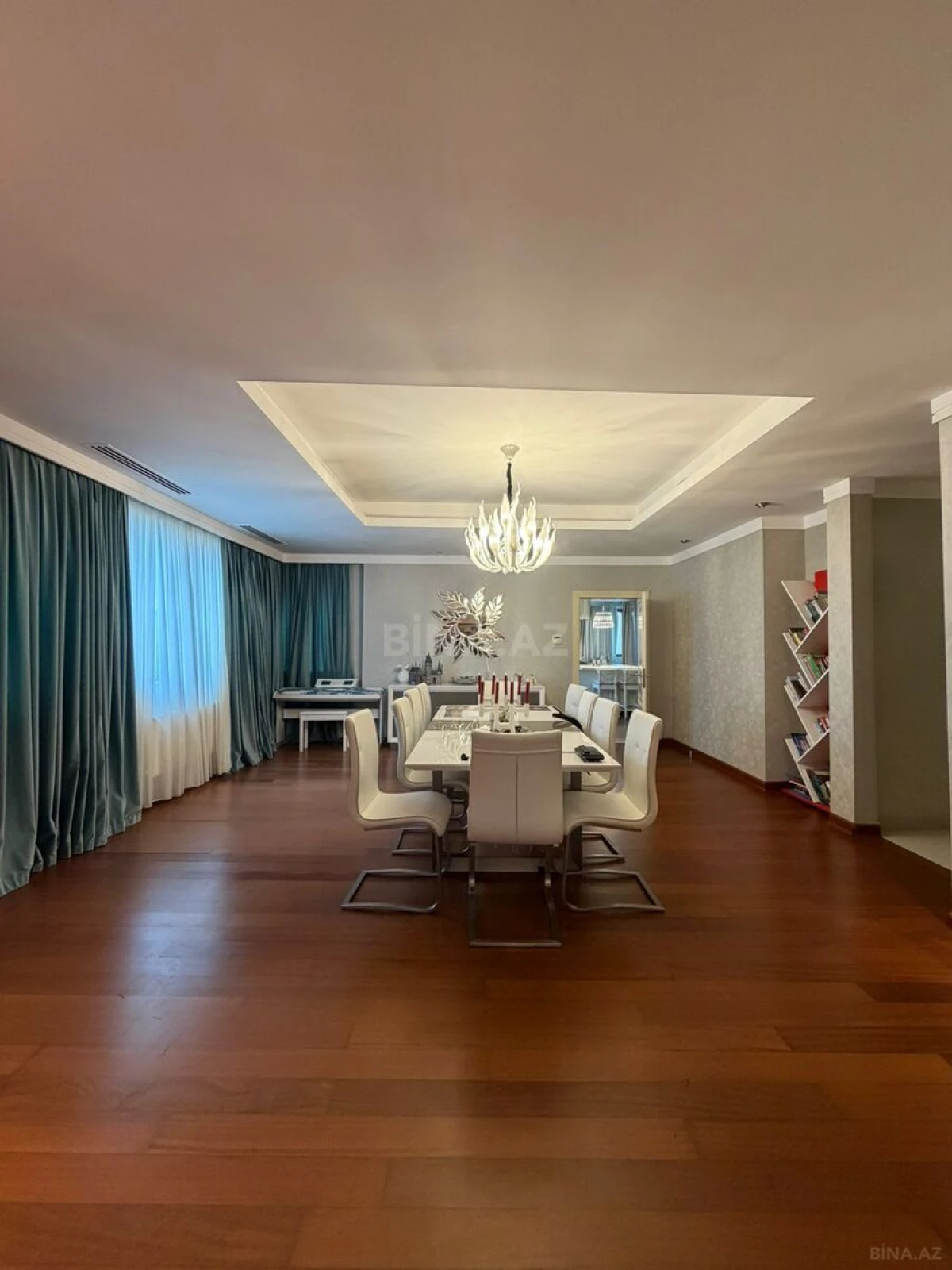 Satılır 5 otaqlı mənzil 250 m²