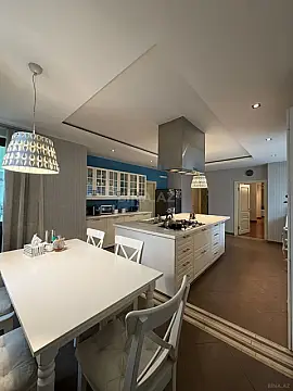 Satılır 5 otaqlı mənzil 250 m²