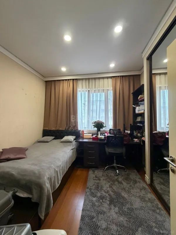 Satılır 5 otaqlı mənzil 250 m²