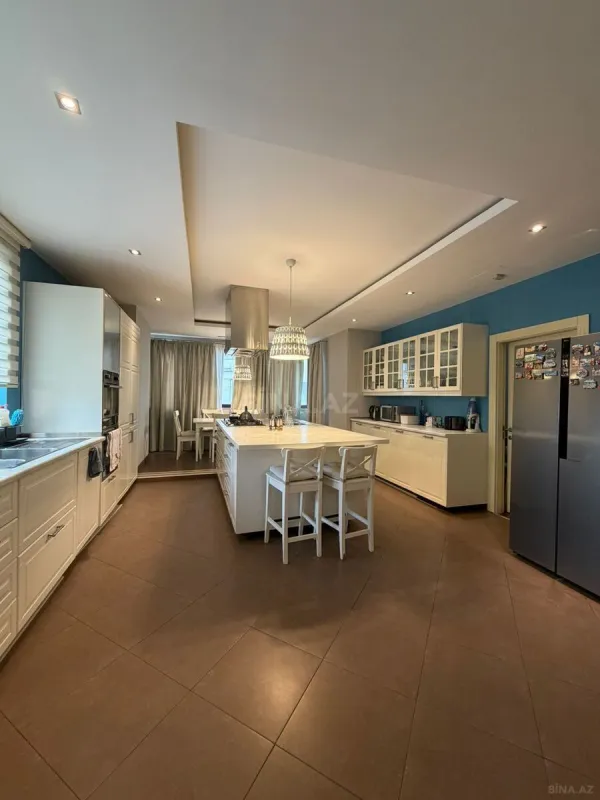 Satılır 5 otaqlı mənzil 250 m²