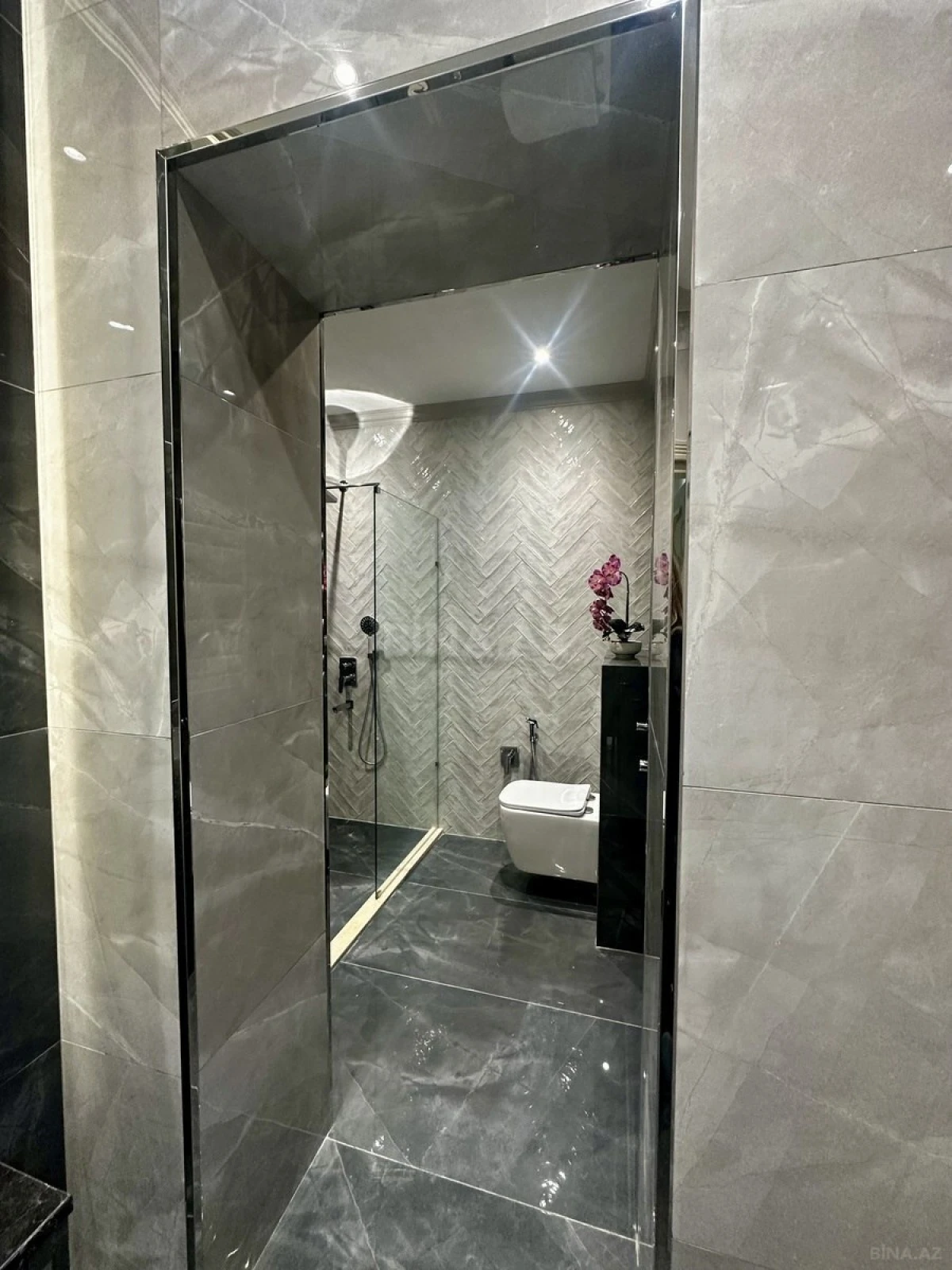 Satılır 2 otaqlı mənzil 68 m²
