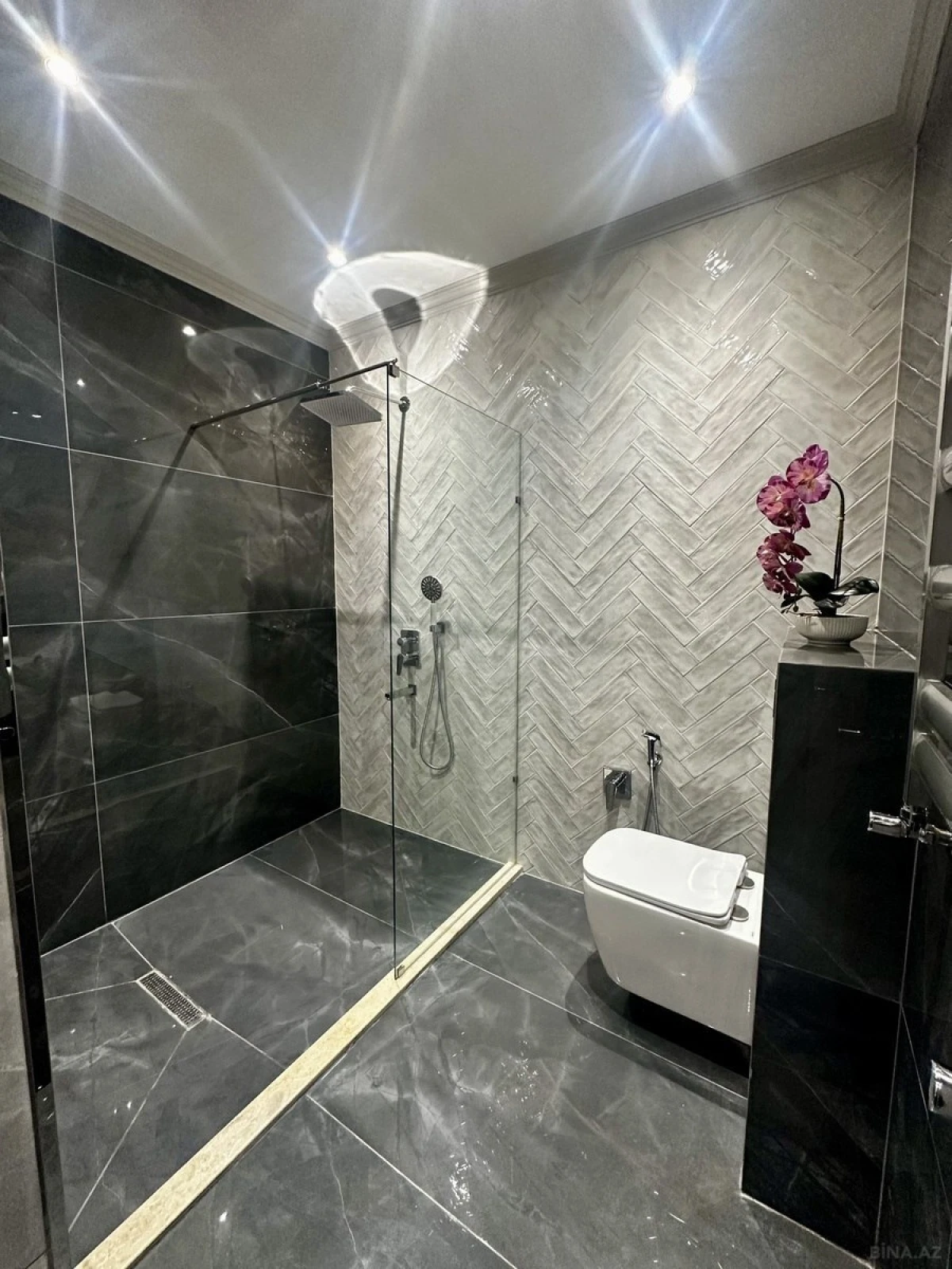 Satılır 2 otaqlı mənzil 68 m²
