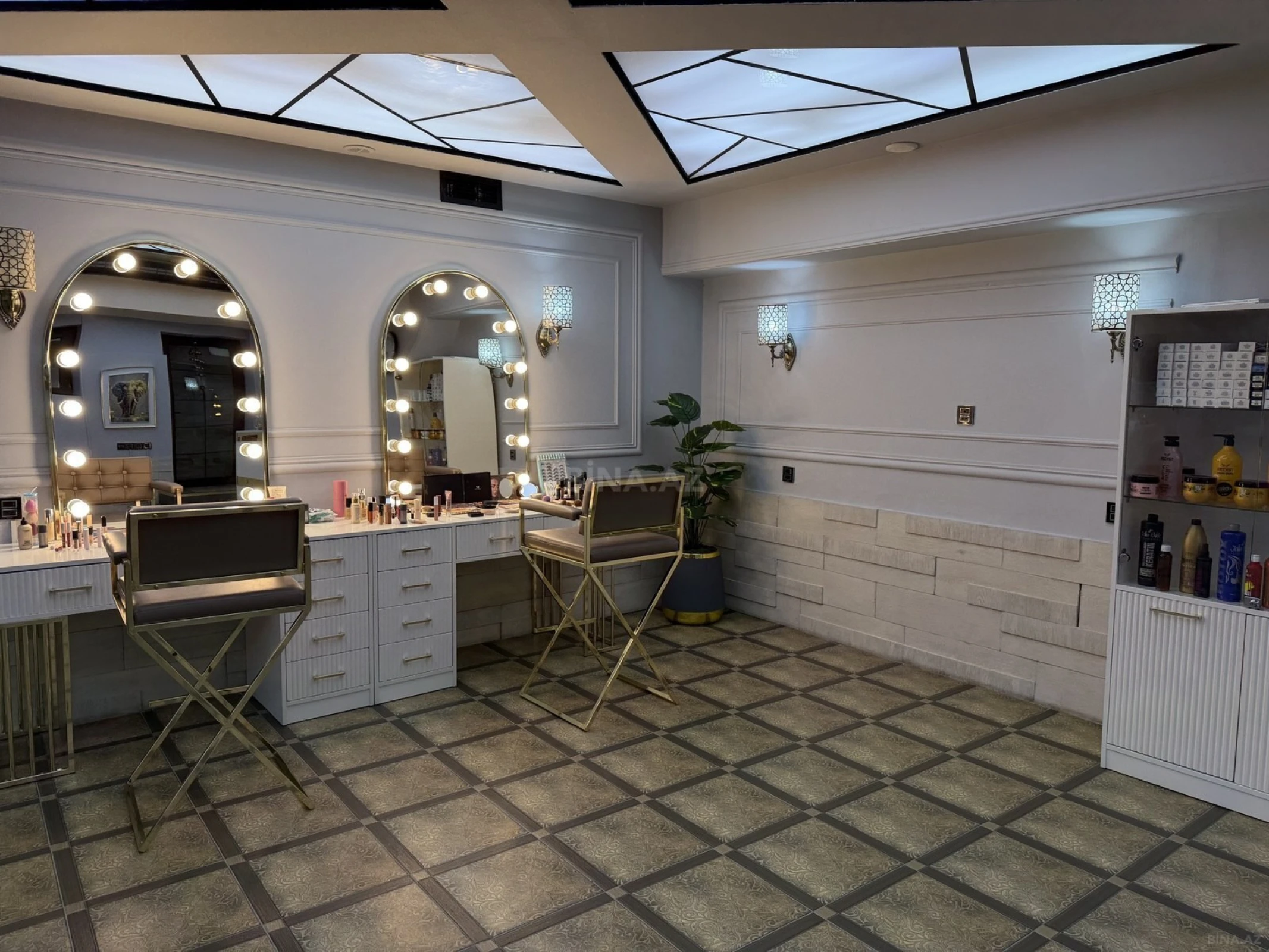 Satılır obyekt 150 m²