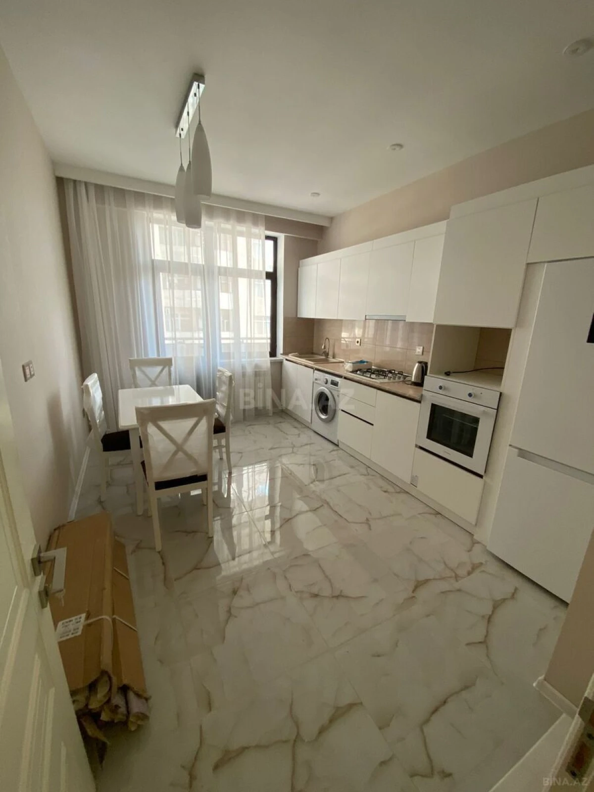 Kirayə verilir 2 otaqlı mənzil 110 m²