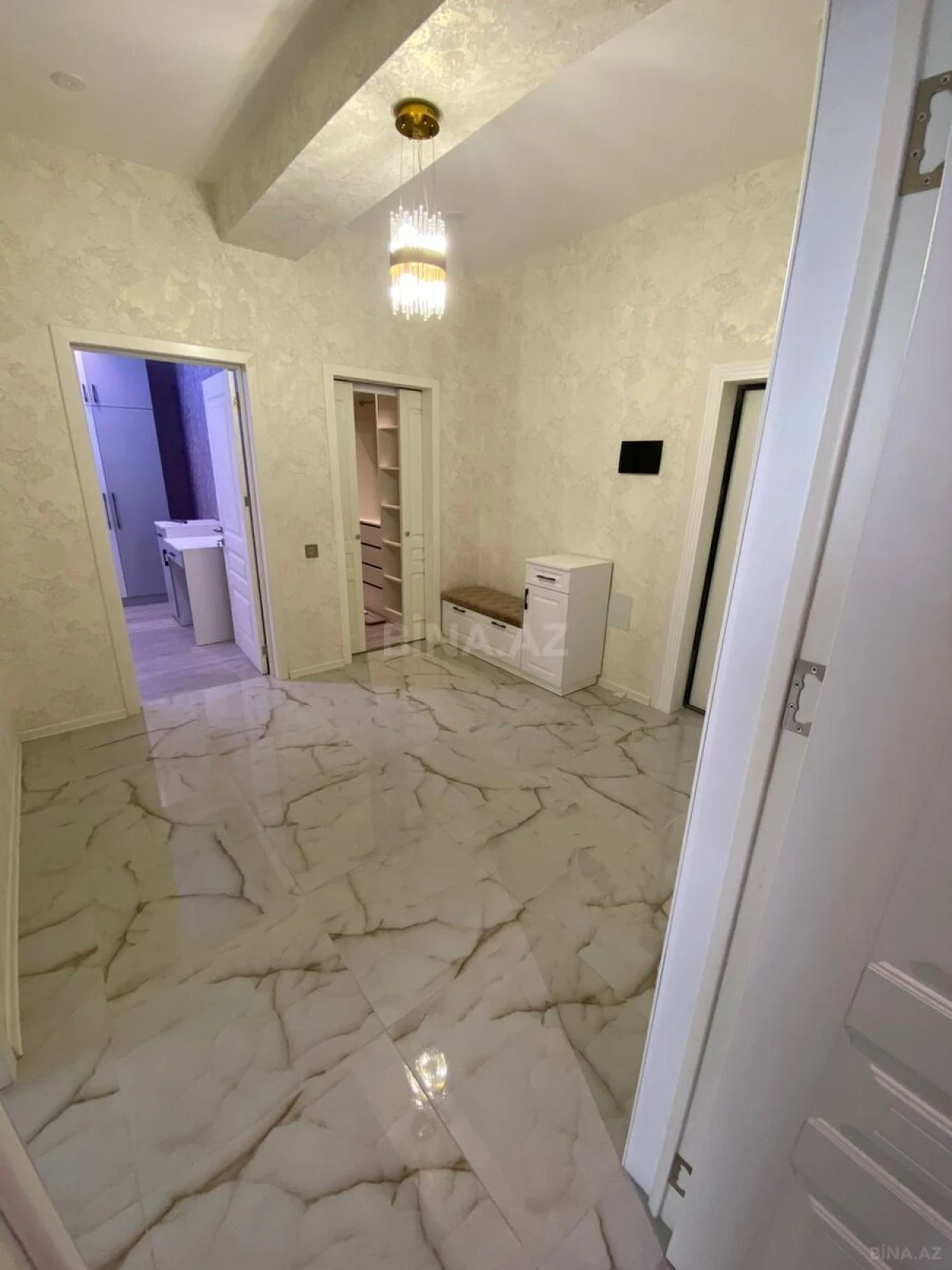 Kirayə verilir 2 otaqlı mənzil 110 m²