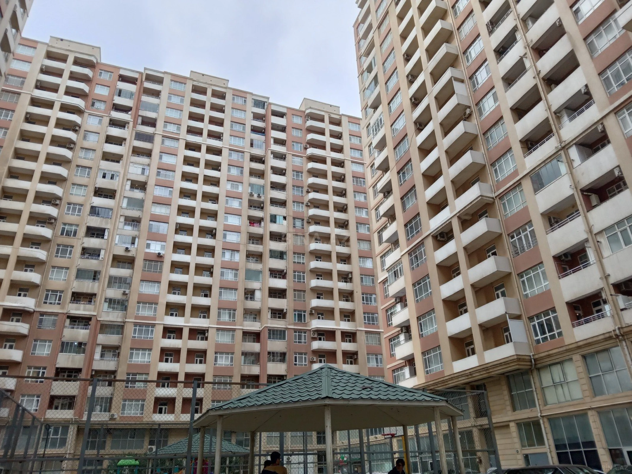 Satılır 3 otaqlı mənzil 120 m²